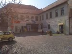 budova - čístirna a úprava a oprava oděvů